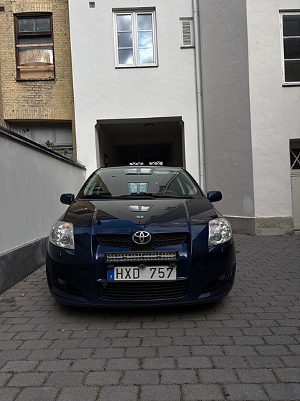 Toyota Auris 2 of 9