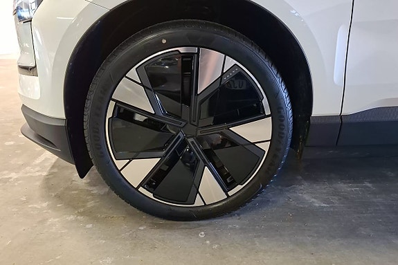 Volvo EX30 16 of 17