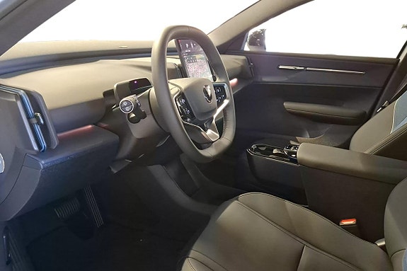 Volvo EX30 13 of 17