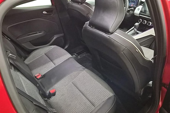 Renault Clio 18 of 22