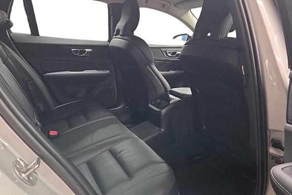 Volvo V60 10 of 23
