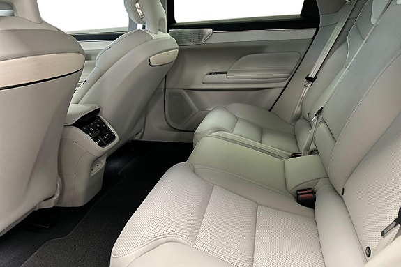 Volvo ES90 22 of 28