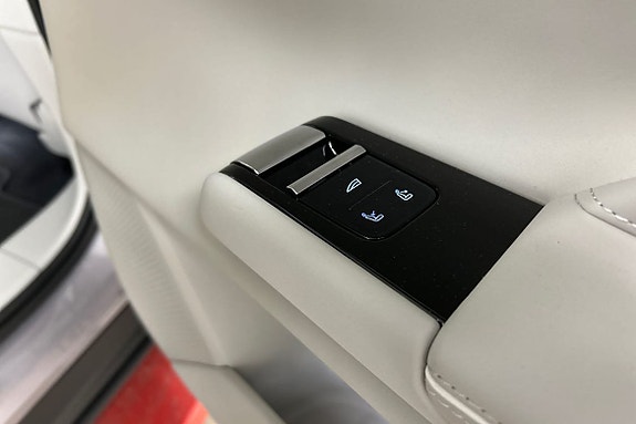 Volvo ES90 25 of 28