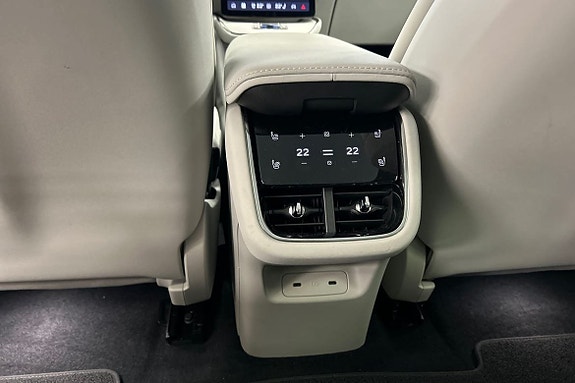 Volvo ES90 19 of 28