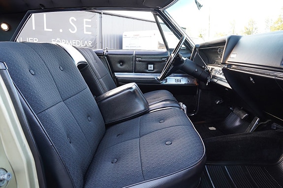 Cadillac Sedan DeVille 27 of 30
