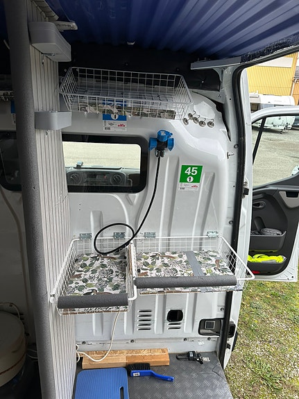 Nissan NV400 7 of 11