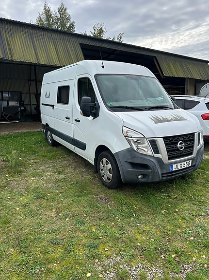 Nissan NV400 2 of 11