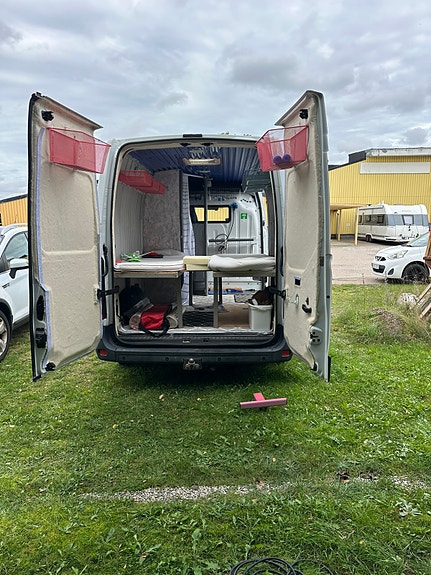 Nissan NV400 11 of 11