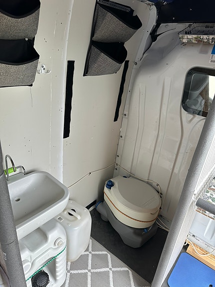 Nissan NV400 8 of 11