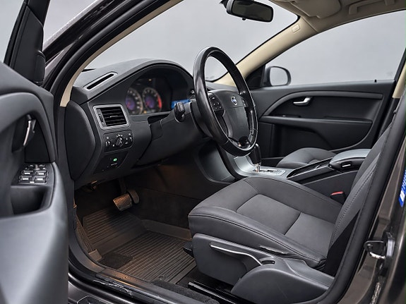 Volvo V70 7 of 11
