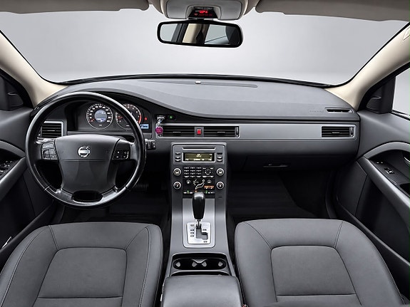 Volvo V70 8 of 11