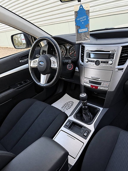 Subaru Legacy 11 of 12