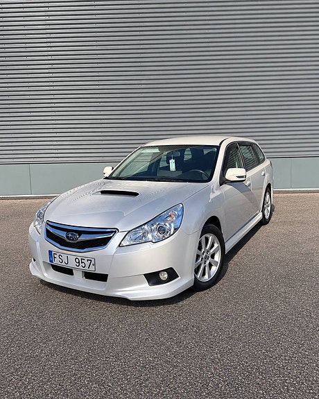 Subaru Legacy 2 of 12