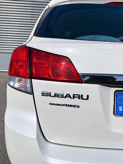 Subaru Legacy 9 of 12