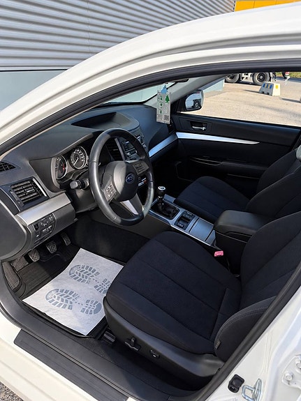 Subaru Legacy 5 of 12