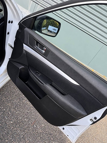 Subaru Legacy 12 of 12