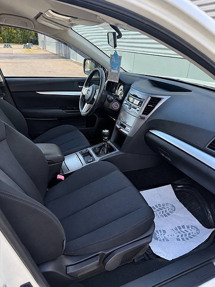 Subaru Legacy 10 of 12
