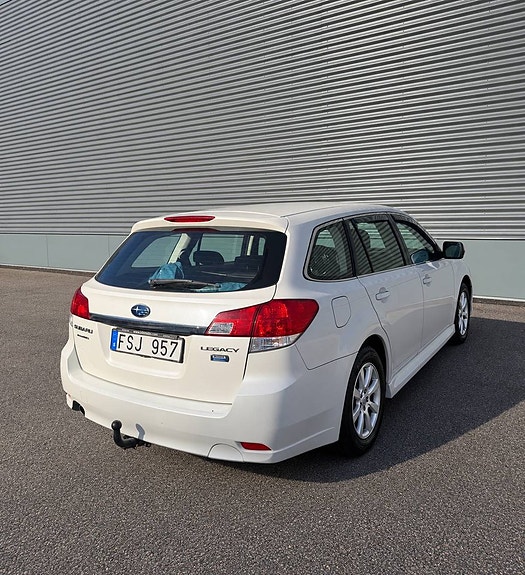 Subaru Legacy 3 of 12