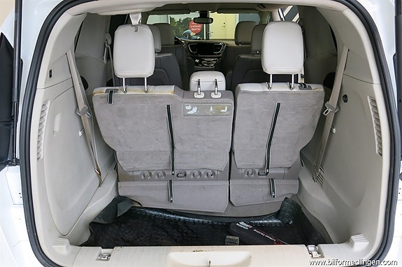 Chrysler Pacifica 12 of 21