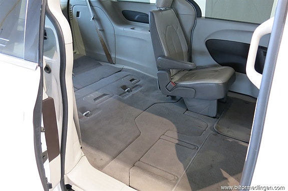Chrysler Pacifica 15 of 21