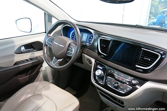 Chrysler Pacifica 8 of 21