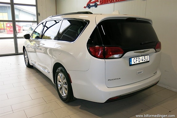 Chrysler Pacifica 5 of 21