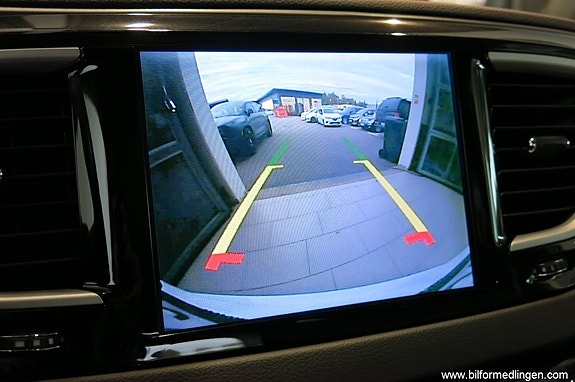 Chrysler Pacifica 16 of 21