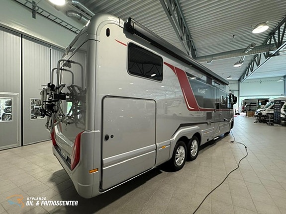 Bürstner Elegance 910 / Mercedez-Benz chassi / EP Hydrauliska stödben 3 of 27