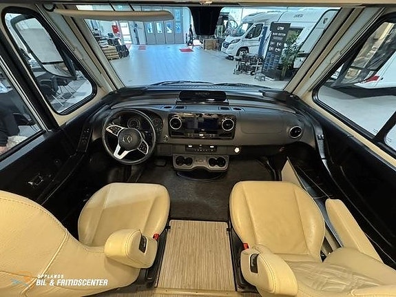 Bürstner Elegance 910 / Mercedez-Benz chassi / EP Hydrauliska stödben 9 of 27
