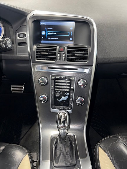 Volvo XC60 4 of 9