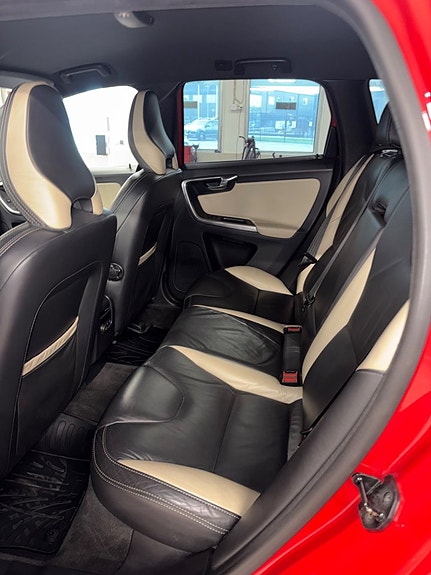 Volvo XC60 7 of 9