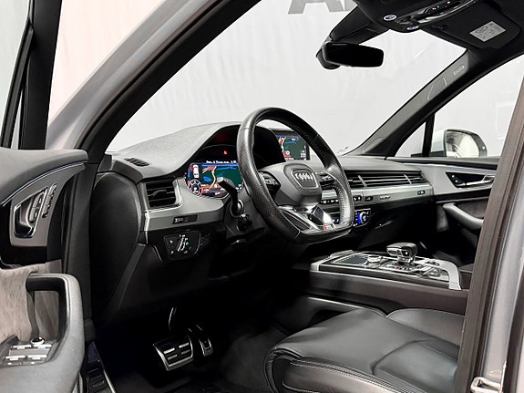 Audi Q7 9 of 26