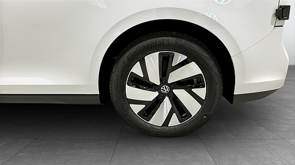Volkswagen ID. Buzz 6 of 12