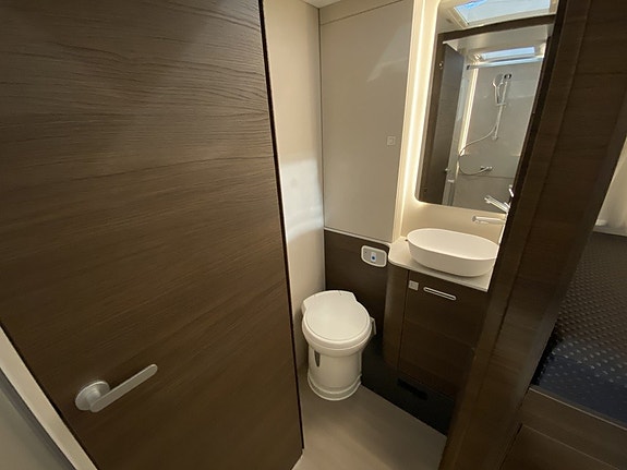 Adria Coral Supreme 670 SL ALDE/5bältes/Ugn/Stort garage 15 of 30