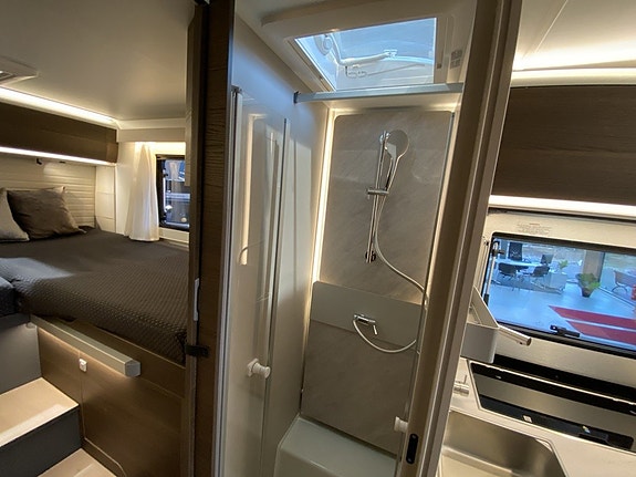 Adria Coral Supreme 670 SL ALDE/5bältes/Ugn/Stort garage 13 of 30