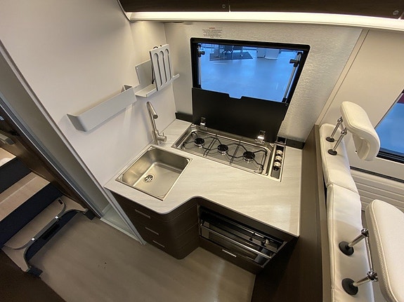 Adria Coral Supreme 670 SL ALDE/5bältes/Ugn/Stort garage 17 of 30