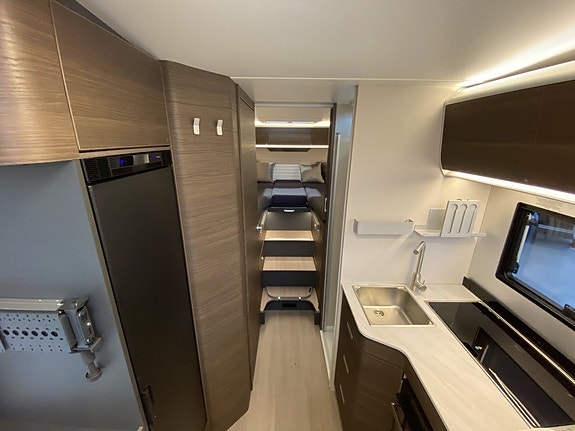 Adria Coral Supreme 670 SL ALDE/5bältes/Ugn/Stort garage 10 of 30