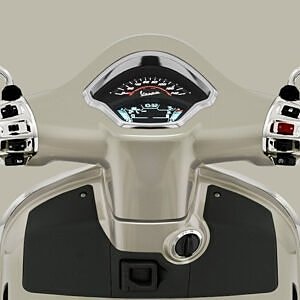 Vespa GTS Beige Avvolgente 2 of 7