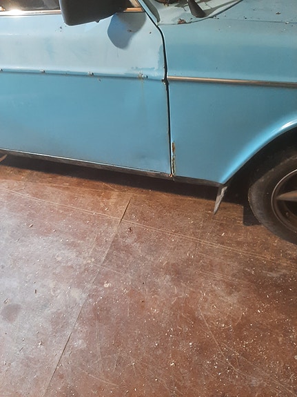 Volvo 142 2 of 3