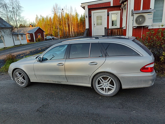 Mercedes-Benz 200 E 2 of 2