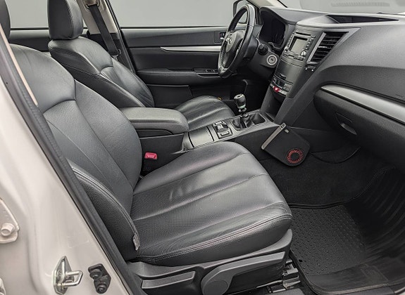 Subaru Legacy 5 of 5