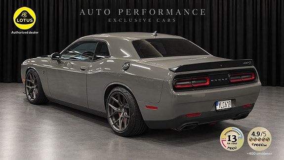 Dodge Challenger 3 of 9
