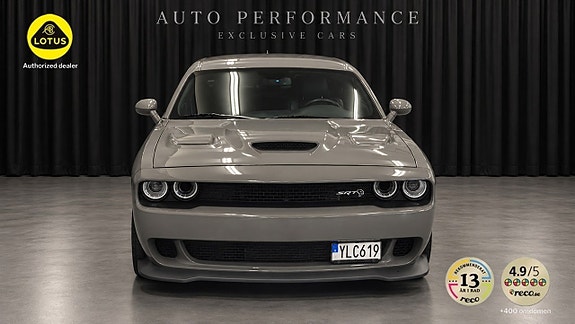 Dodge Challenger 4 of 9