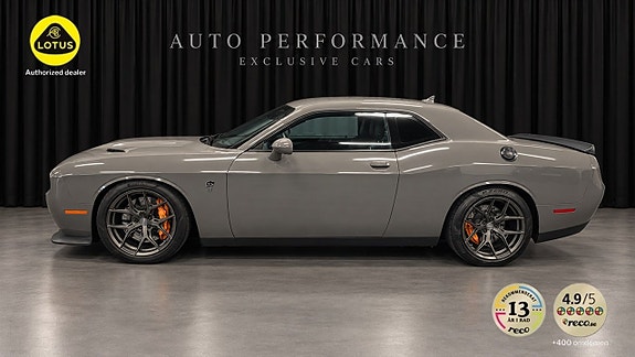 Dodge Challenger 2 of 9