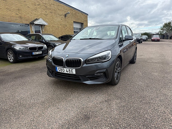 BMW 218i 2 of 6