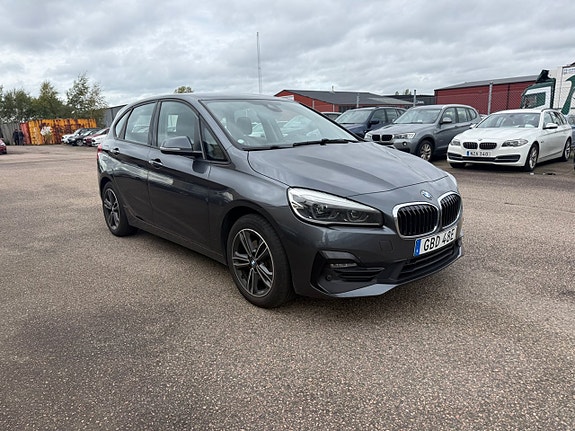 BMW 218i 3 of 6