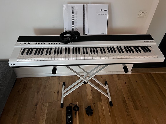 Thomann DP-28 Plus WH – Digitalpiano med tillbehör