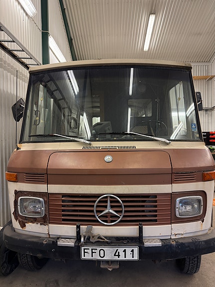 Mercedes-Benz 2 of 10