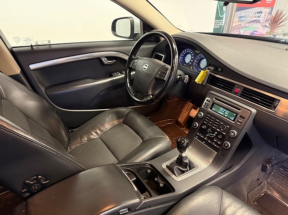 VOLVO V70 2.0F MOMENTUM 146 ch - ATTELAGE - BVM - 204800 km