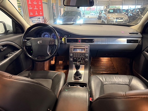 VOLVO V70 2.0F MOMENTUM 146 ch - ATTELAGE - BVM - 204800 km